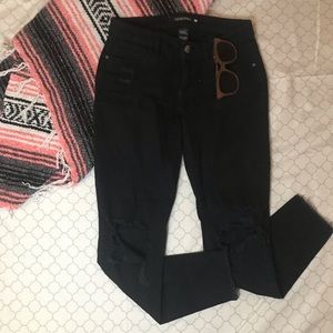 Juniors Black Ripped Crop Jeans